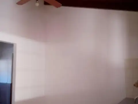 Casa 6 ambientes con 1 baño