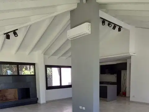 Casa en Venta con 3 cocheras