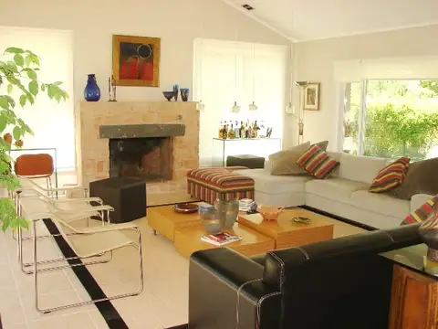 Casa en Alquiler Temporal con 2 cocheras