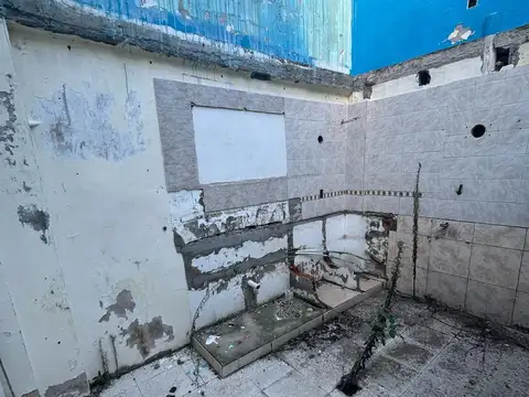 Lote en PH con Construcción – Excelente Ubicación a mts. de Sobremonte y Uruguay