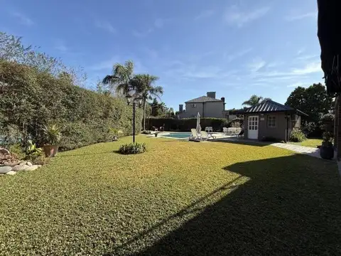 Casa en Venta con 2 cocheras