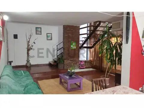 CASA EN VENTA EN VILLA LUGANO. 5 AMBIENTES, APTO CREDITO