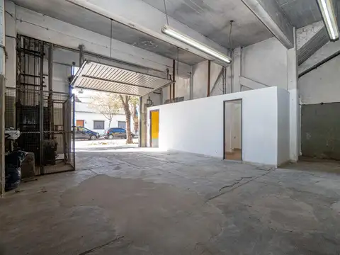 Local en Venta en Parque Avellaneda, USD 205.000