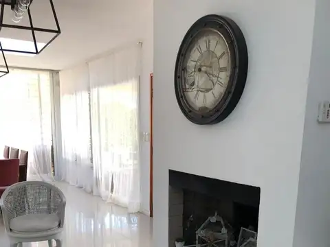 Casa en Alquiler Temporal en Punta Chica, $ 2.700