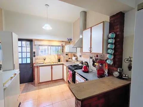 Casa 4 ambientes con 2 baños