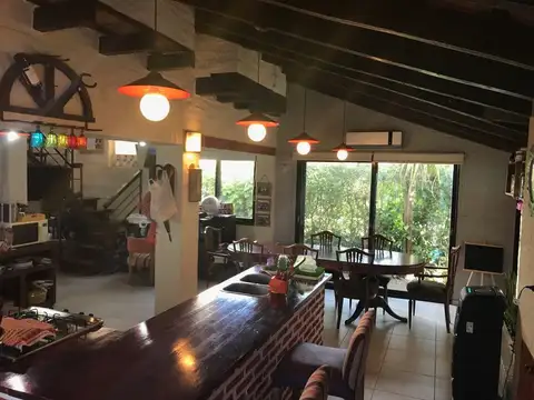 Casa en Venta con 2 cocheras
