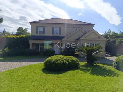 Casa a la venta de 4 dormitorios  en La Lomada, Pilar, G.B.A. Zona Norte. Oportunidad