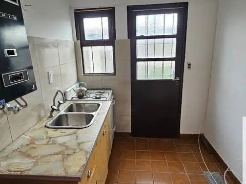 Casa 3 ambientes con 1 baño