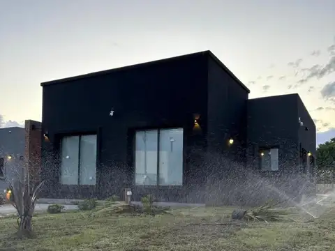 Casa en venta - 2 Dormitorios 2 Baños - Mar Chiquita