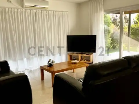 Casa 9 ambientes con 4 baños