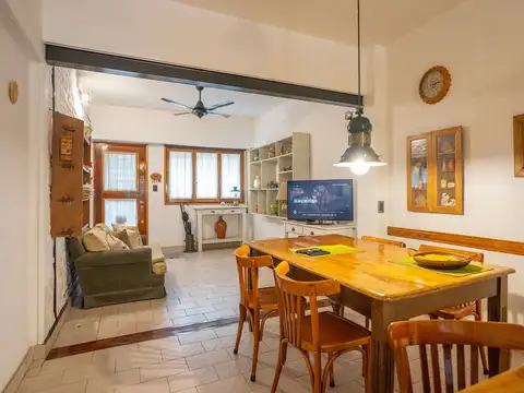Casa 5 ambientes con 2 baños