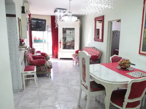 4 AMBIENTES AL FRENTE CON BALCON , SUPER LUMINOSO  IMPECABLE  