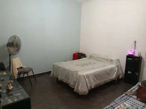 Casa de 5 ambientes sobre lote propio. 145 m2 cubiertos. 3 Dormitorios. Terraza. Excelente ubicacion