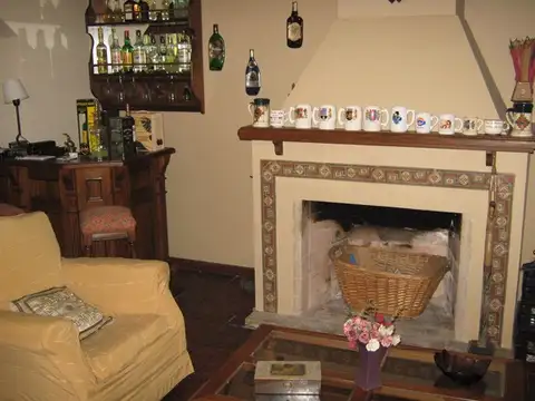 Casa 5 ambientes con 2 baños