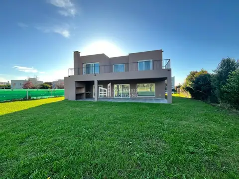 Casa en venta en Haras Santa María vista al Golf