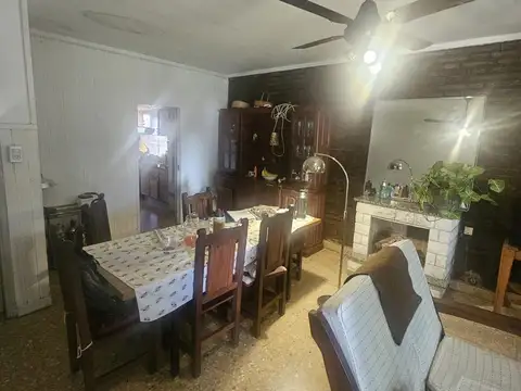 Casa 6 ambientes con 2 baños