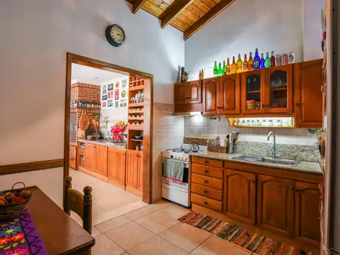 Casa 5 ambientes con 2 baños