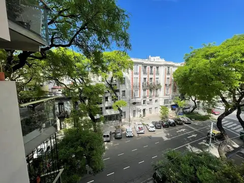 EN EXCELENTE ESTADO, EN INMEJORABLE UBICACIÓN, SUPER LUMINOS