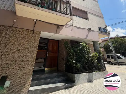 Luminoso 2 ambientes con balcon - FLORES