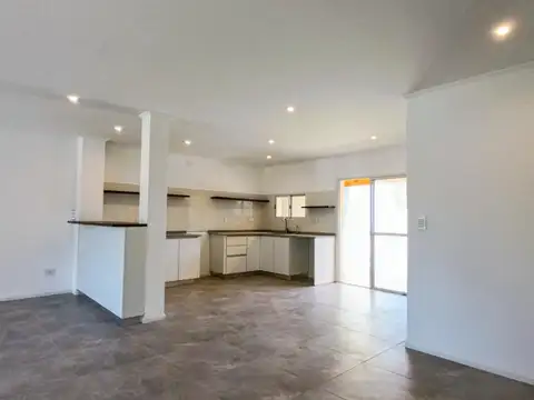 Depto Tipo Casa en Alquiler de 4 ambientes