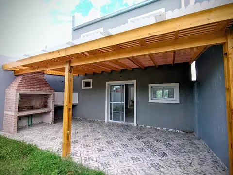 Depto Tipo Casa en Alquiler de 4 ambientes