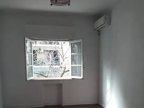 2 amb al frente. Luminoso. Apto profesional. A 1 cuadra de Av. Santa Fe.