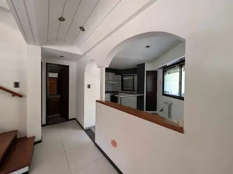 Depto Tipo Casa 6 ambientes con 2 baños