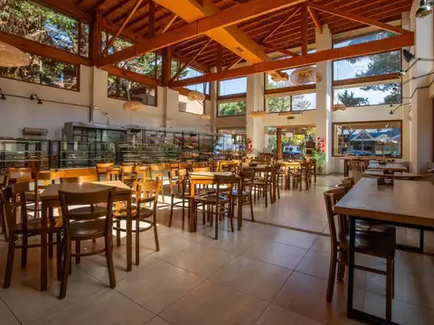 Local Comercial y Fondo de Comercio en Costa Del Este en Venta