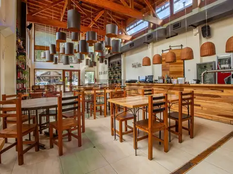 Local Comercial y Fondo de Comercio en Costa Del Este en Venta