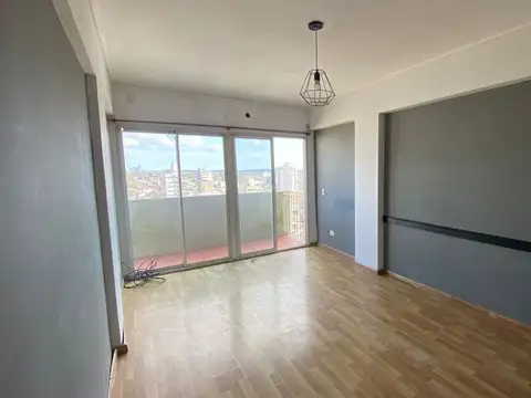 Alquiler 3 ambientes luminoso. Piso Alto