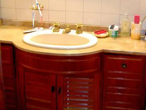 Casa 5 ambientes con 4 baños