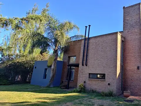 Las Cañitas e/ Av. del Lago y Bv. las Olas