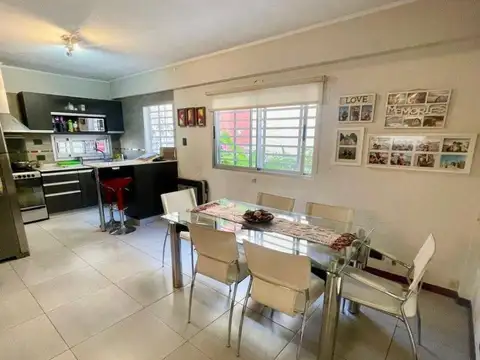 VENTA CASA DE DOS PLANTAS DOBLE GARAGE Y PISCINA