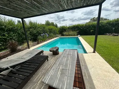 Casa 4 ambientes con 2 baños