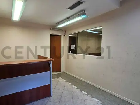 Oficina 7 ambientes con 3 baños