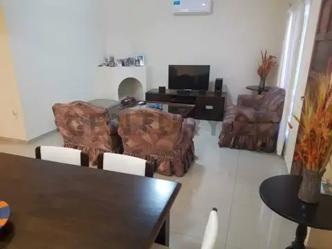 Casa 10 ambientes con 4 baños