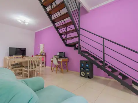Depto Tipo Casa 4 ambientes con 2 baños