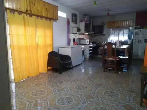 Casa 5 ambientes con 1 baño