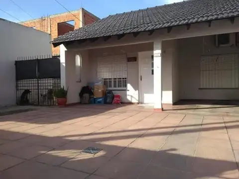 Casa en venta - 4 Dormitorios 1 Baño 3 Cocheras - 500Mts2 - La Matanza