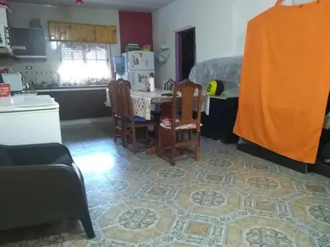 Casa en Venta con 3 cocheras