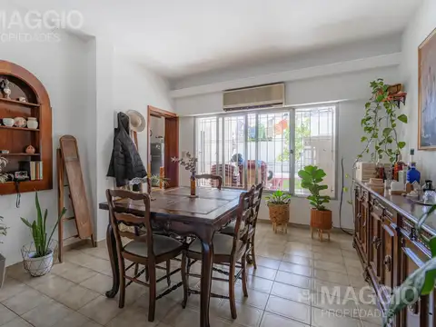 Casa 4 ambientes con 2 baños