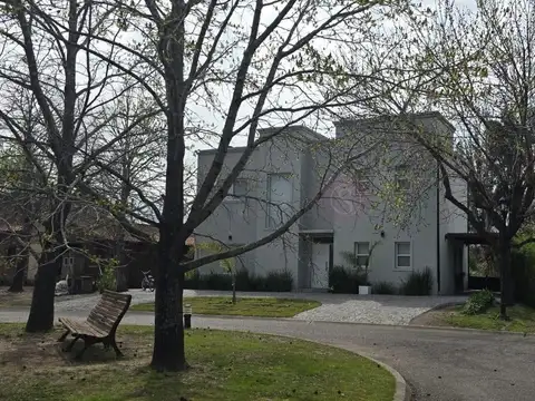 Casa en venta en Barrio St Matthews Pilar Av. Caamaño -- 600