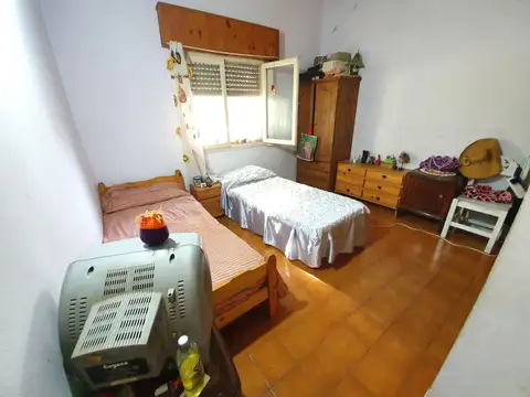 - VENTA EN BLOCK -Casa 3 amb. + Depto 2 amb. + Monoamb - LOTE PROPIO 200 M2