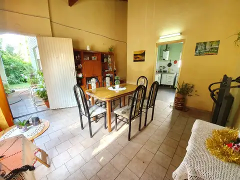 - VENTA EN BLOCK -Casa 3 amb. + Depto 2 amb. + Monoamb - LOTE PROPIO 200 M2