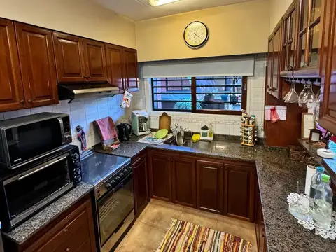 Casa 5 ambientes con 3 baños