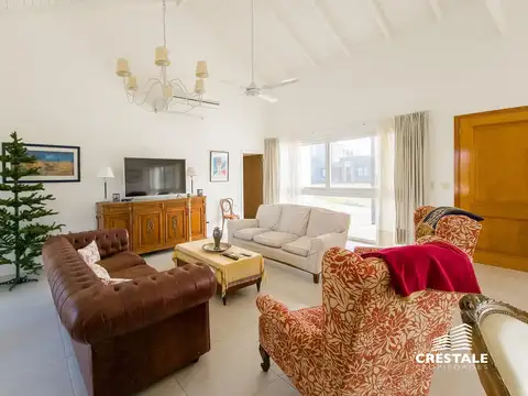 Casa 7 ambientes con 4 baños