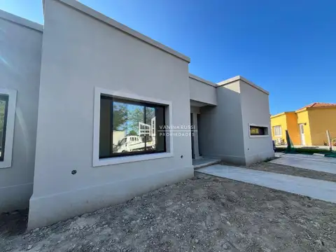 Casa 4 ambientes con 3 baños