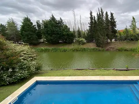 Alquiler Casa  4 dormitorios al agua en Las  Glorietas Nordelta