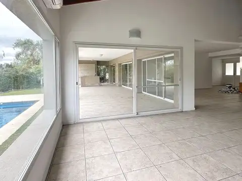 Alquiler Casa  4 dormitorios al agua en Las  Glorietas Nordelta