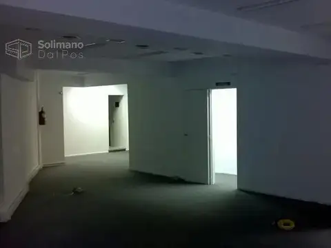 Oficina en Venta con 7 cocheras